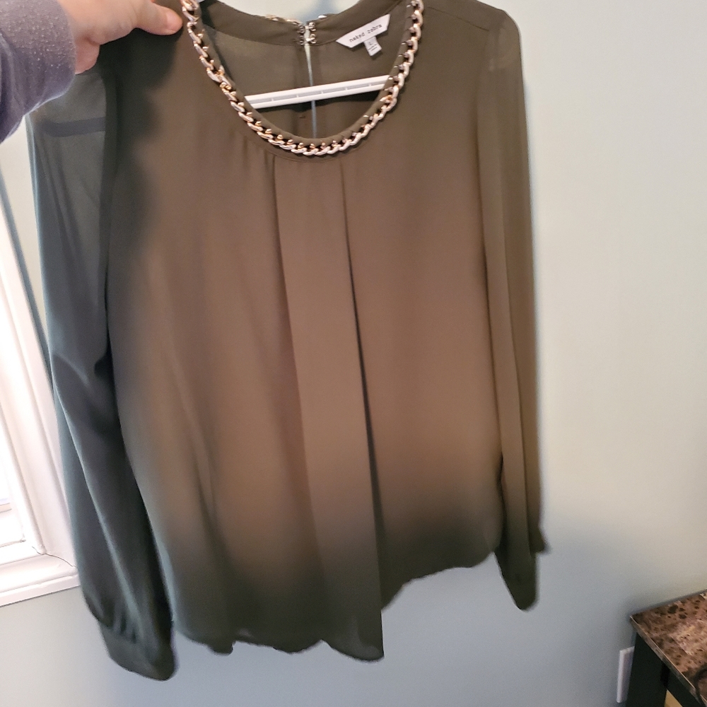 Woman's olive blouse - Picture 4 of 6